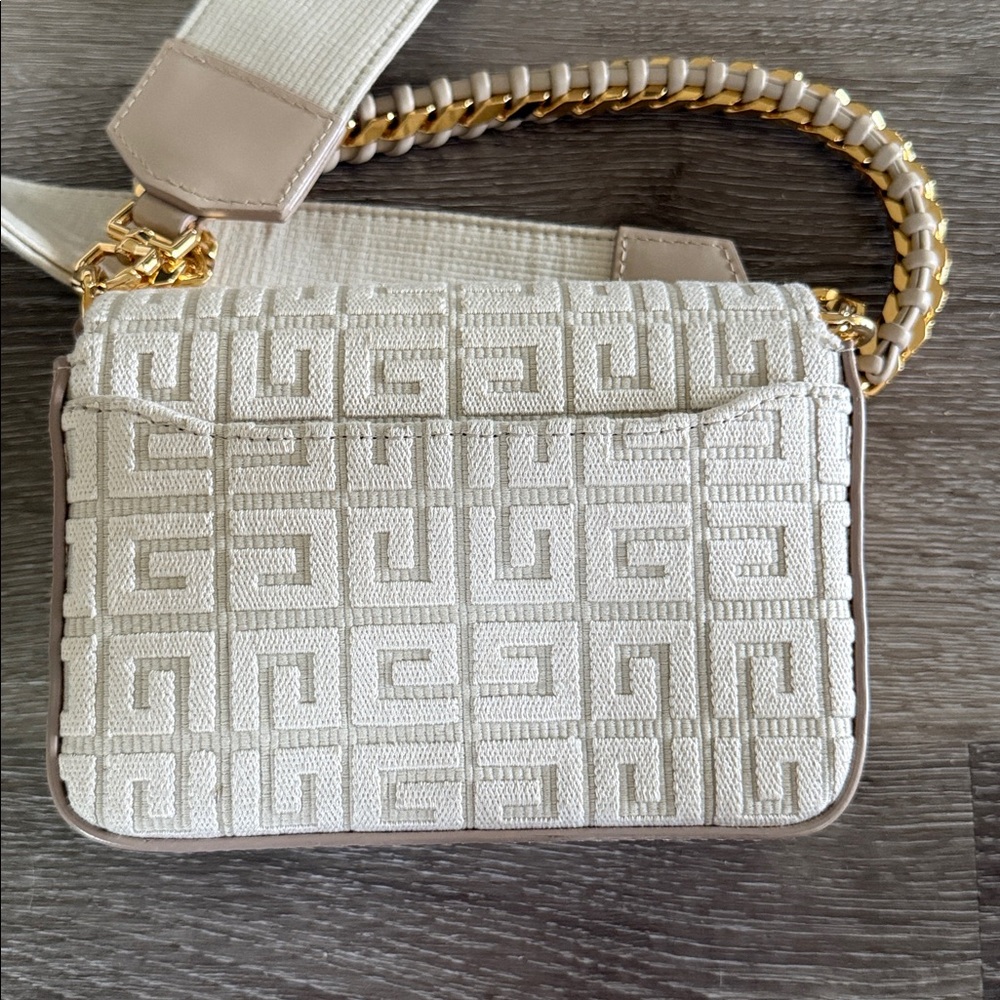 Givenchy Small 4G bag in Natural Beige - Picture 8 of 11